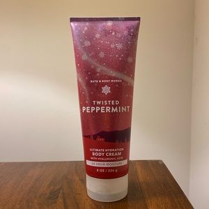 NWT Bath and body works 24 hour body cream in Twisted Peppermint 8 oz / 226 g